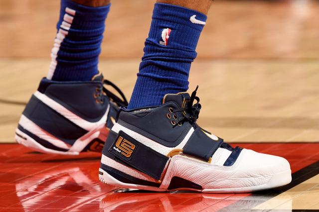 建队基石！武磊、颜骏凌等7人随海港四夺中超冠军（四冠功臣！武磊、颜骏凌等七将随海港四度称王中超）