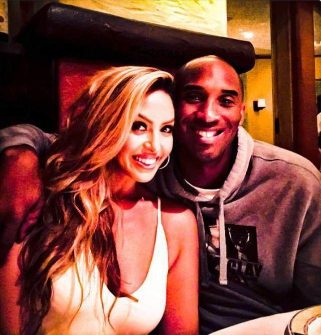 西甲发布冬季新款比赛用球：荧光黄配色，纹理致敬赛车运动（西甲推出冬季比赛用新球：荧光黄主色，纹理灵感致敬赛车运动）