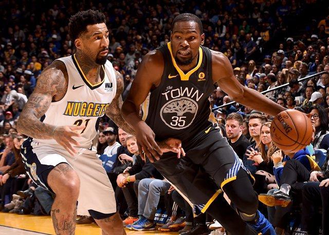 WTT总决赛：王楚钦／孙颖莎3-0林诗栋／蒯曼，收获两连胜（WTT总决赛：王楚钦／孙颖莎3-0完胜林诗栋／蒯曼，迎来两连胜）